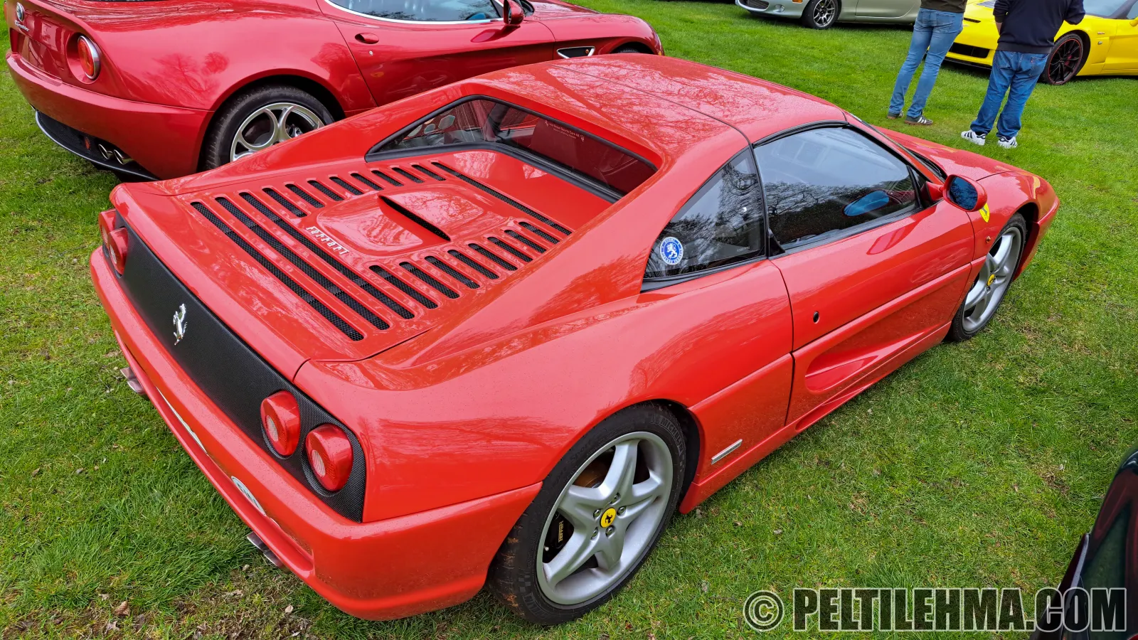 Sportscar Breakfast, Mobilia